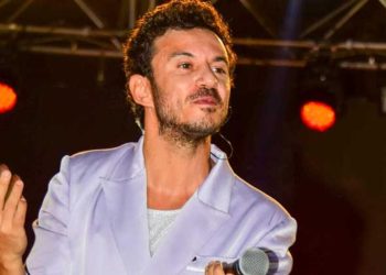 Buray söyledi Ezgi Şenler dinledi