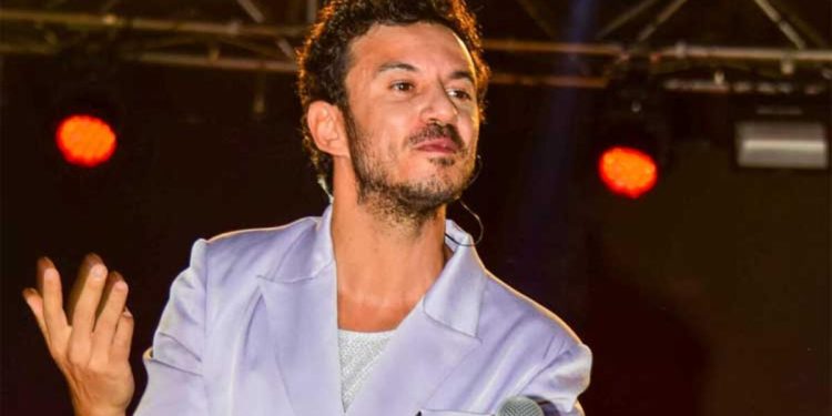 Buray söyledi Ezgi Şenler dinledi