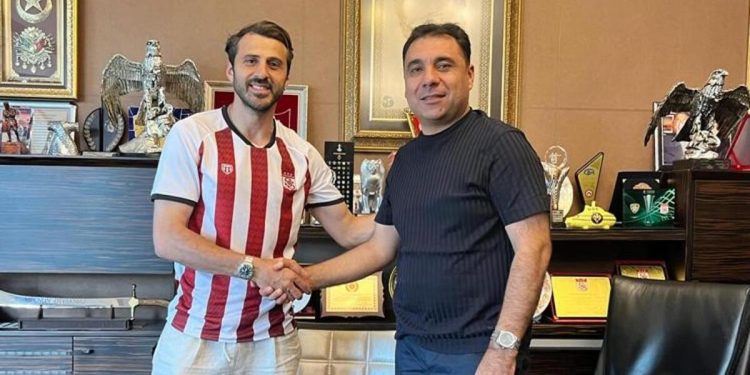 Caner Osmanpaşa 1 yıl daha Sivasspor’da