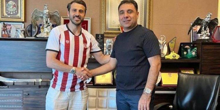 Caner Osmanpaşa 1 yıl daha Sivasspor’da