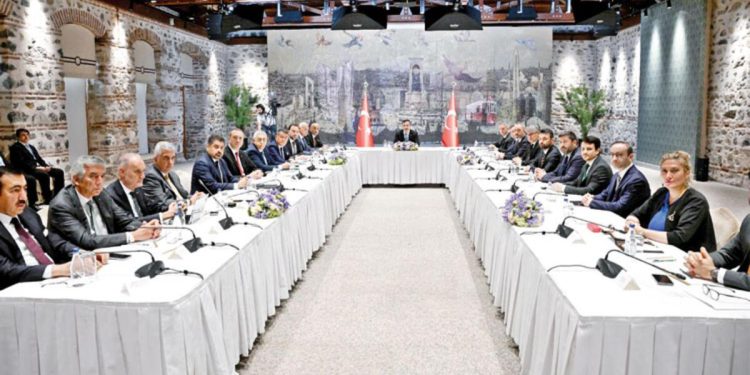 Cevdet Yılmaz iş dünyasıyla buluştu: OVP’de öncelik yapısal reform