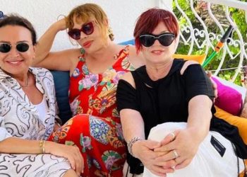 Daima mi hoşuz daima mi çiçek… Ünlü isimler Bodrum’da buluştu!