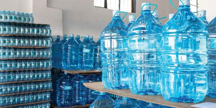 Damacanadan 1 bardak su 60 kuruşa doluyor