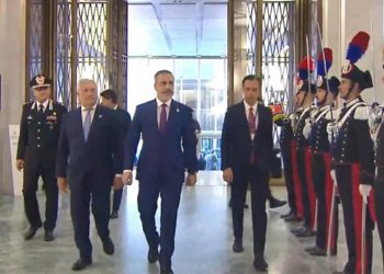 Dışişleri Bakanı Fidan, İtalya’da resmi merasimle karşılandı