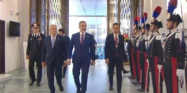 Dışişleri Bakanı Fidan, İtalya’da resmi merasimle karşılandı