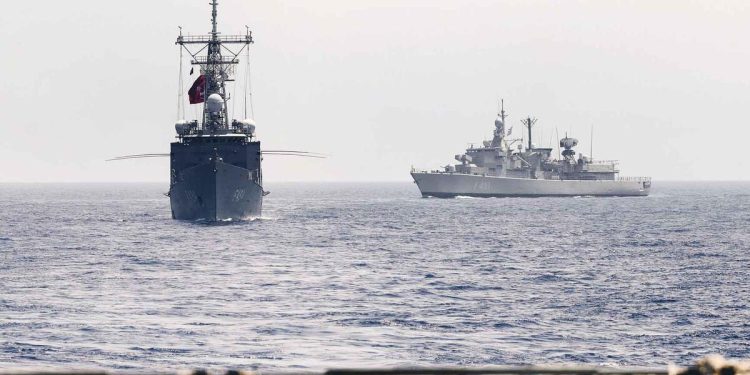 Doğu Akdeniz gerginliğinden sonra Türk-Yunan gemilerinden ortak tatbikat