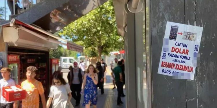 Dolarla cezbediyorlar! Otobüs duraklarında ‘beraber dolar kazanalım’ tuzağı