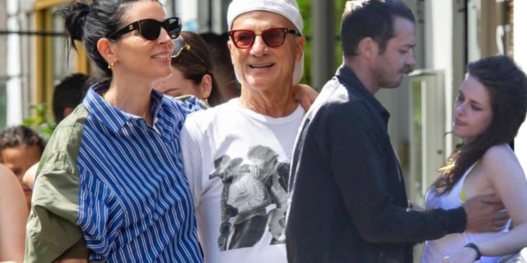 Dünyanın gözü önünde aldatılmış, ihanet yuvasını yıkmıştı: Memnunluğu kendinden yaşlı kocasında buldu