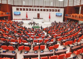 Ek bütçe geçti ek vaatler ekime kaldı