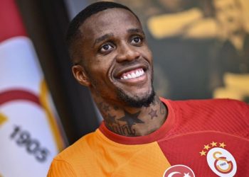 Erden Timur kamptan gidip Wilfried Zaha’nın transferini bitirdi! Transferde ‘Syzmanski’ ayrıntısı…