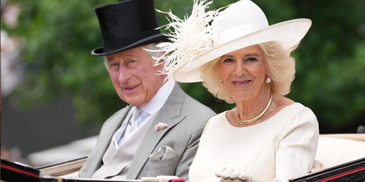 Eski gelini anlattı: Siz “yuva yıkan” Kraliçe Camilla’yı bir de ondan dinleyin!