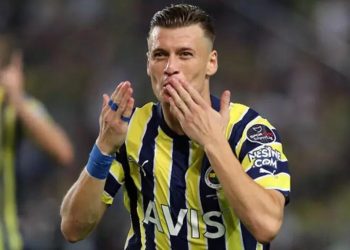 Ezgjan Alioski, Fenerbahçe’ye veda etti