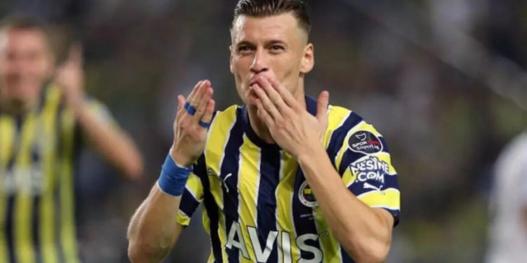 Ezgjan Alioski, Fenerbahçe’ye veda etti