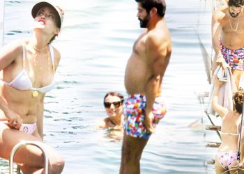 Fahriye Evcen ile Burak Özçivit’in tekne tatili