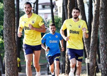 Fenerbahçe, günü çift idmanla tamamladı