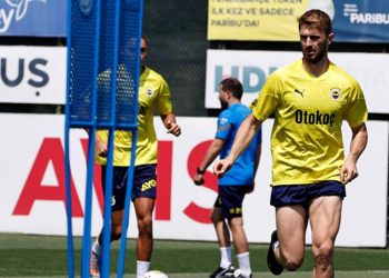 Fenerbahçe, günün birinci idmanında pas çalışması gerçekleştirdi