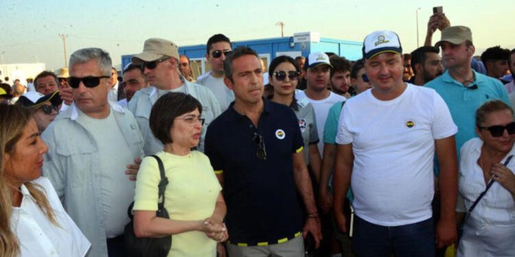 Fenerbahçe Lideri Ali Koç, Kahramanmaraş’taki konteyner kentin açılışını yaptı