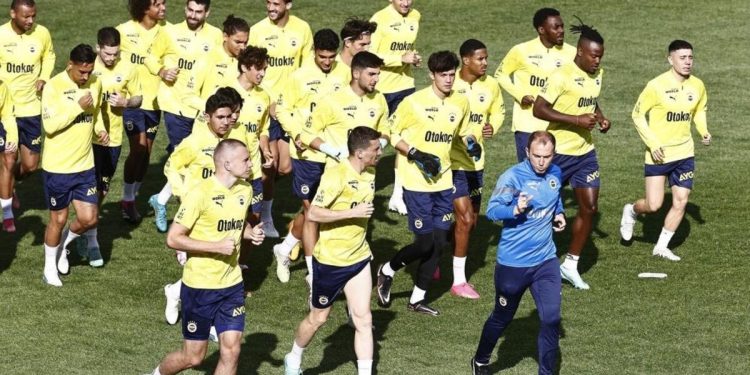 Fenerbahçe, Rusya kampının birinci idmanını yaptı