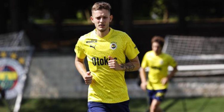 Fenerbahçe’de yeni transfer Sebastian Szymanski, birinci idmanına çıktı