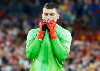 Fenerbahçe’den Livakovic için resmi teklif! Fiorentina ile Villarreal…