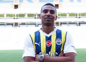 Fenerbahçe’den savunmaya bir atılım daha! Yeni transfer Djiku’nun grup arkadaşı…