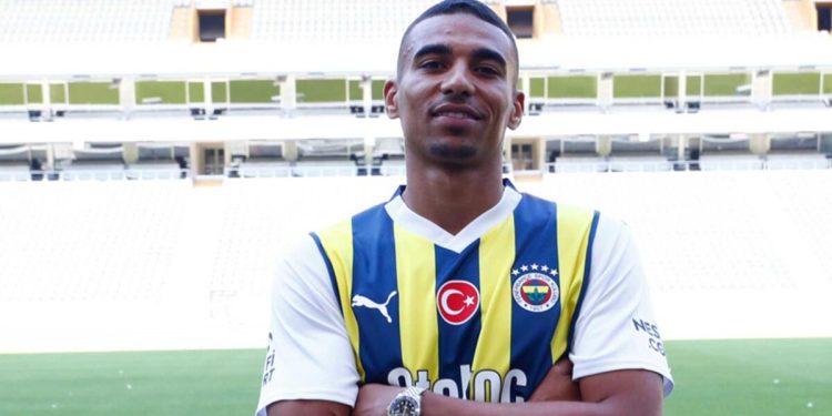 Fenerbahçe’den savunmaya bir atılım daha! Yeni transfer Djiku’nun grup arkadaşı…