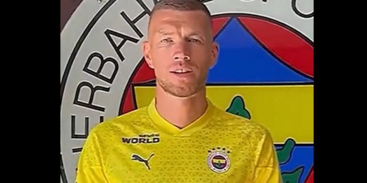 Fenerbahçeli futbolcular ‘Dünya Fenerbahçeliler Günü’nü kutladı