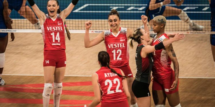 Filenin Sultanları yarı finalde! (Türkiye 3-0 İtalya)