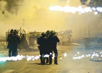 Fransa’da öfke, yıkım, yağma…  Macron’dan ebeveynlere davet: Çocuklarınıza sahip çıkın