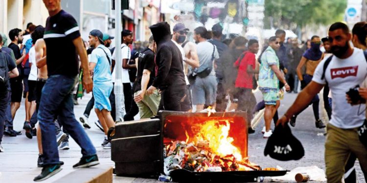 Fransa’da ürkütücü gelişme! Katil polise bağış yağıyor