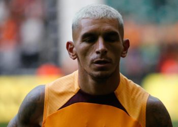 Galatasaray-Hull City maçında transfer sinyali! Torreira bıraktı, Paredes…