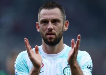 Galatasaray ve Fenerbahçe’nin gündemindeki De Vrij, imzayı attı!