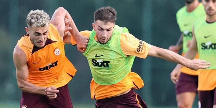 Galatasaray, Zalgiris maçı hazırlıklarını taraftara açık idman ile sürdürdü