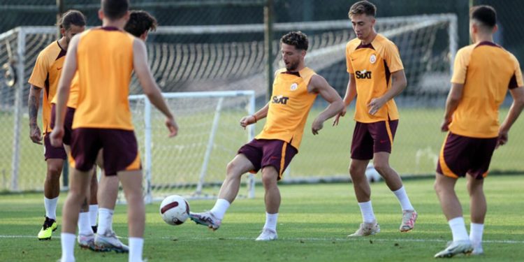 Galatasaray, Zalgiris Vilnius maçının kamp takımını açıkladı! Bakambu…