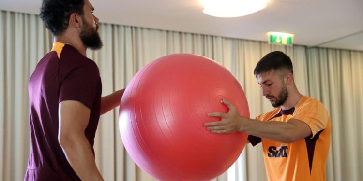 Galatasaray’ın yeni transferi Halil Dervişoğlu kampa katıldı