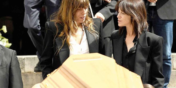 Gözyaşlarıyla uğurlandı