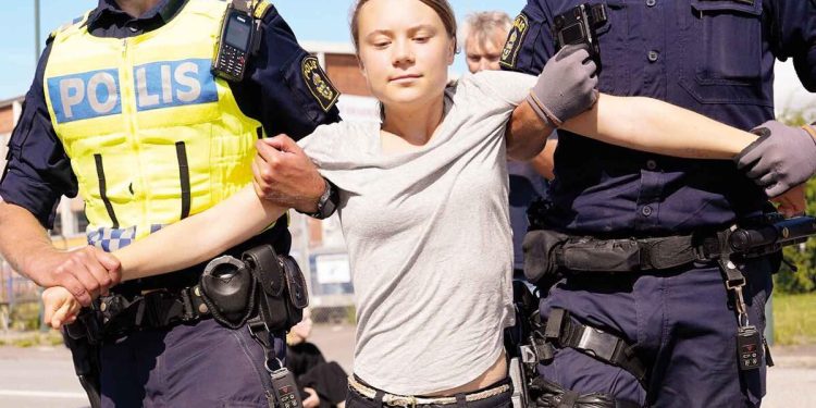 Greta’ya polise itaatsizlikten ceza