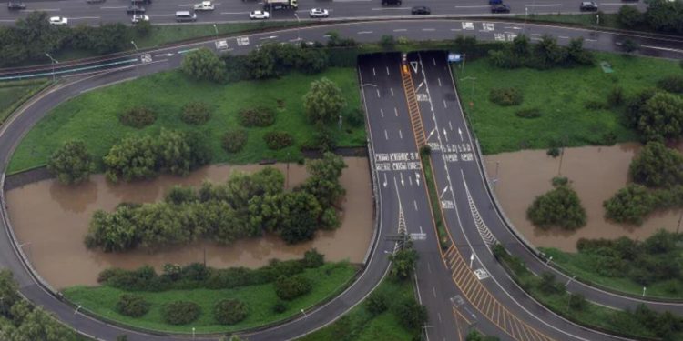 Güney Kore’de sel felaketi: Binlerce mesken elektriksiz kaldı