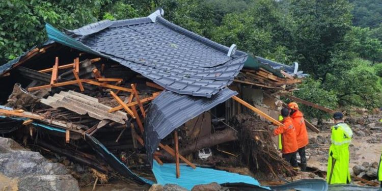 Güney Kore’yi sel vurdu: 22 meyyit, 14 kayıp