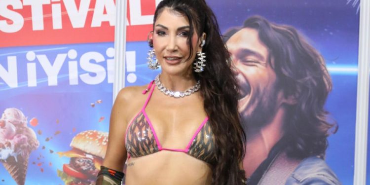 Hande Yener: Tıklanmalar gerçek değil