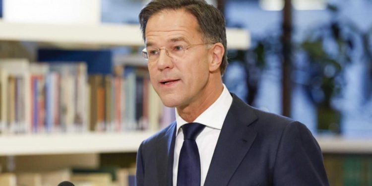 Hollanda’da hükümet düştü