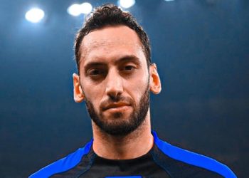 Inter, Hakan Çalhanoğlu’nun mukavelesini 2027 yılına kadar uzattı