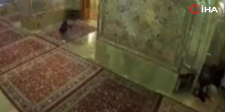 İran türbe saldırganlarını idam etti