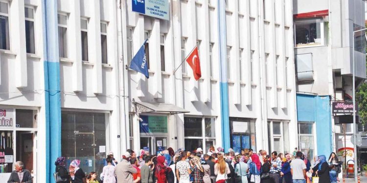 İŞKUR birinci 6 ayda yarım milyonu işle buluşturdu