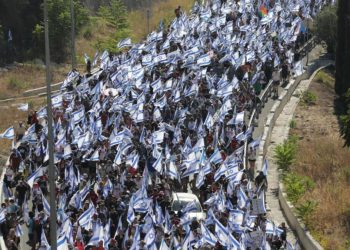 İsrail’de olaylar durulmuyor! On binlerce kişi Kudüs’e yürüdü