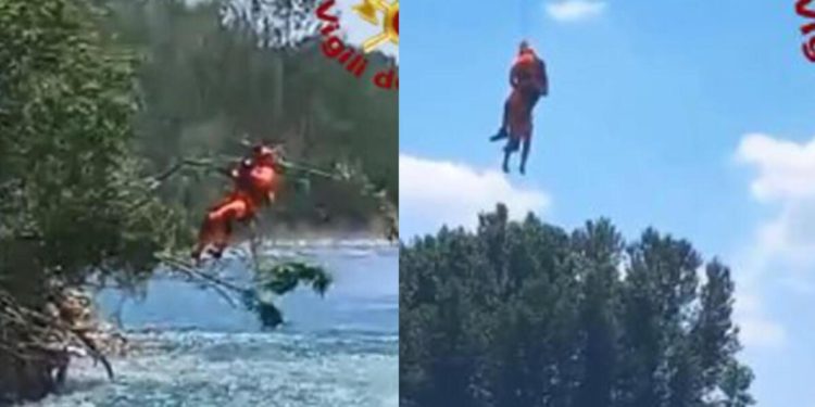 İtalya’da ırmağa düşen bayan, helikopterle kurtarıldı