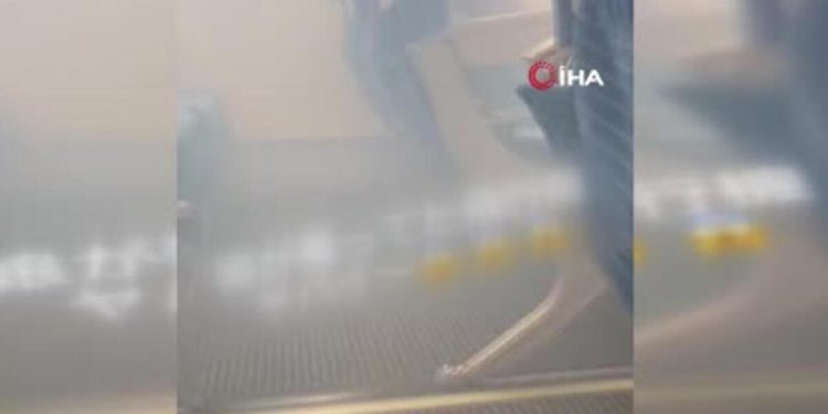 Kabinini duman kaplayan yolcu uçağı acil iniş yaptı