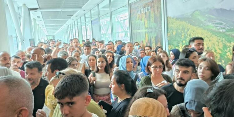 Kayıt harcı arttı, gümrüklerde ağırlaşma başladı