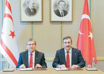 KKTC’ye sualtından elektrikte birinci imza atıldı