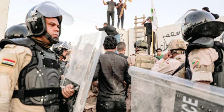 Kuran yakmaya yeniden müsaade çıktı: İsveç’in Bağdat büyükelçiliğine baskın